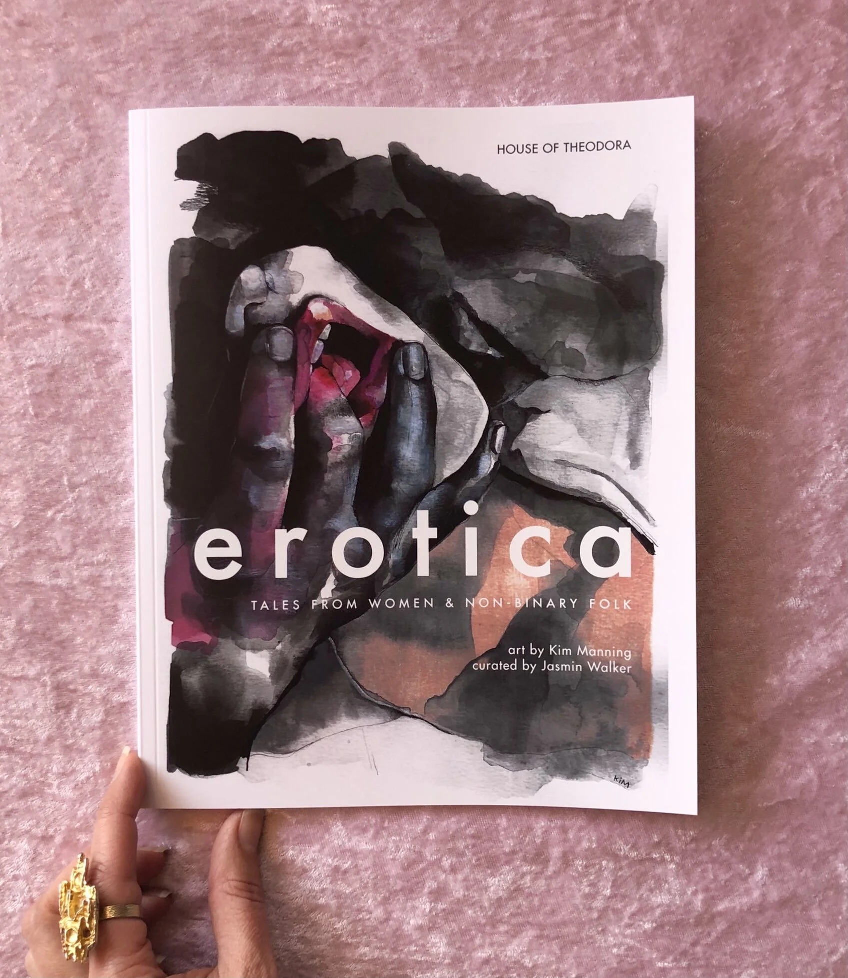 külotsiz it uslubi Oyinchoqlar bilan lesbian porno